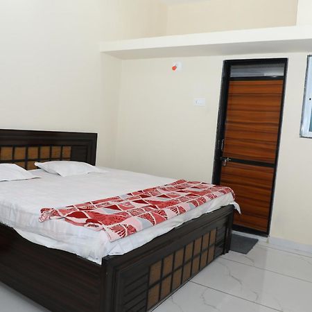 Aradhya Prime Home Stay Garudeshwar エクステリア 写真